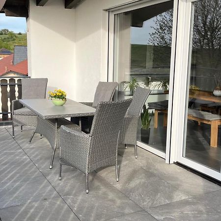 Apartment 100 Qm Im Weindorf - Balkon/Garage Aspisheim Exterior photo