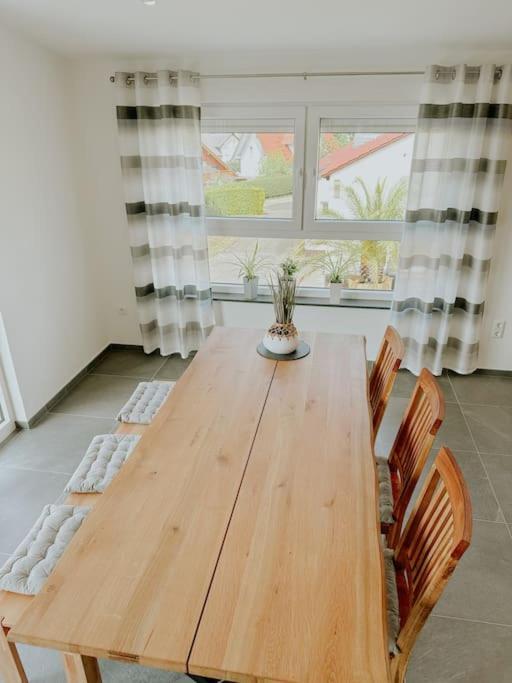 Apartment 100 Qm Im Weindorf - Balkon/Garage Aspisheim Exterior photo